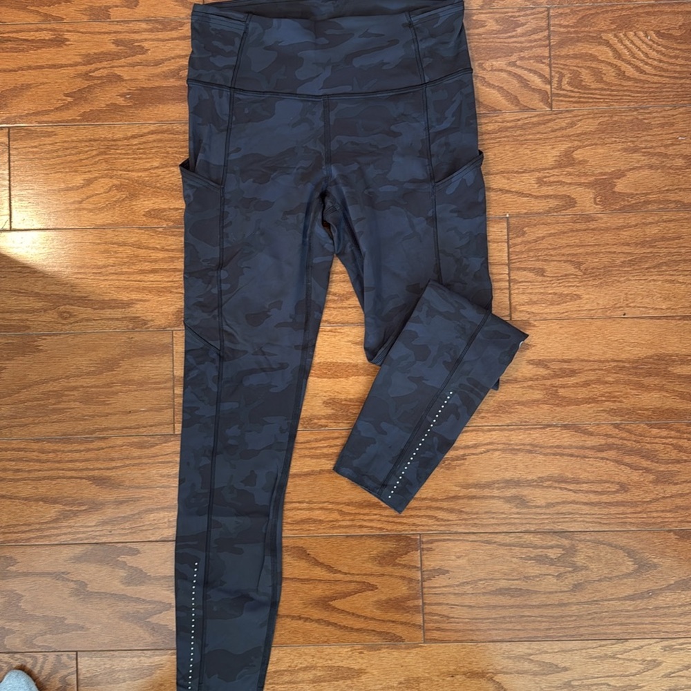 Lululemon Fast and Free 25” - Size 6